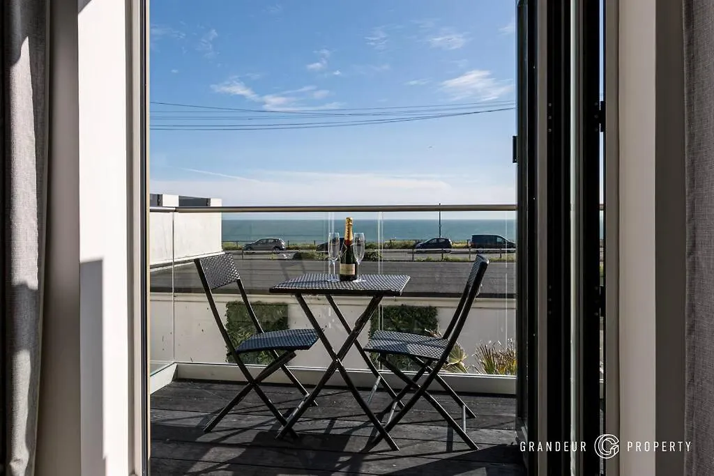 The Beach House By Grandeur Property Bournemouth Holiday home