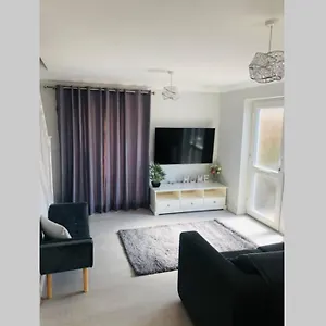  Holiday home Modern House In Town Centre