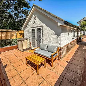 Holiday home The Annex: Beachfront Luxury With Pet-friendly Patio
